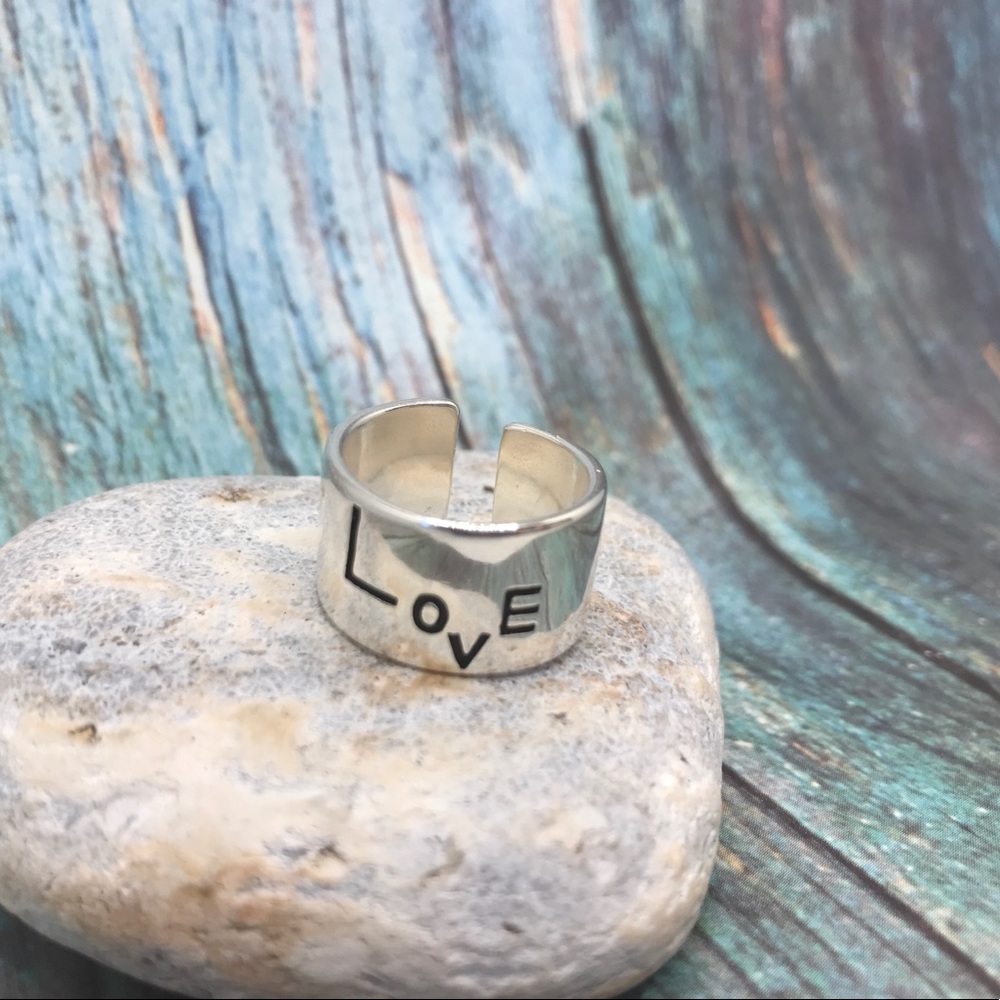 Wide band silver LOVE ring - Picture 5 of 6